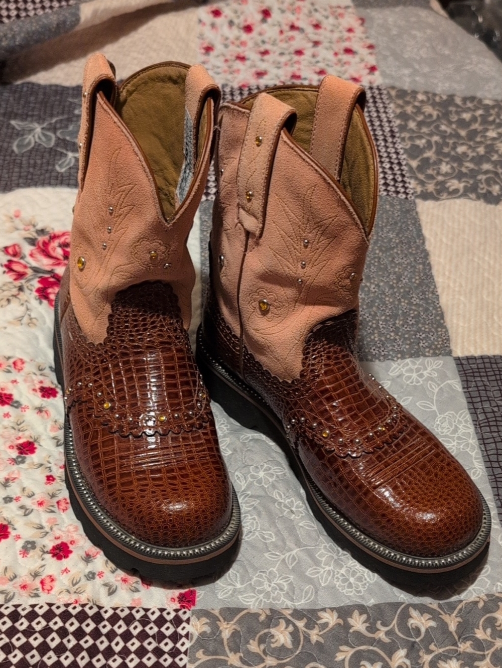 NEW!!  ARIAT Women's Brown Gator-print Leather & Pink Suede Western Boots